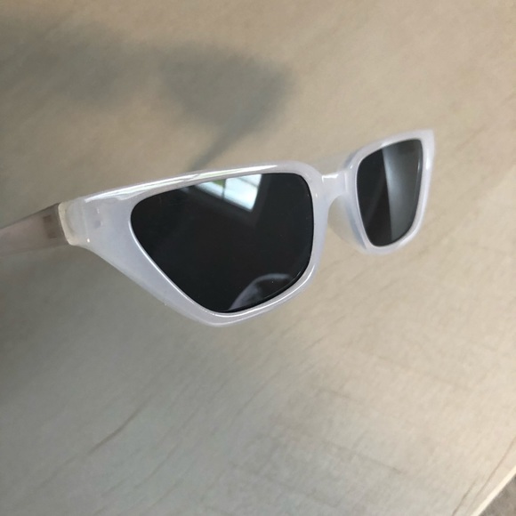 Retro “Kylie” White Cat Eye Sunglasses 70s Vibes - Picture 2 of 6